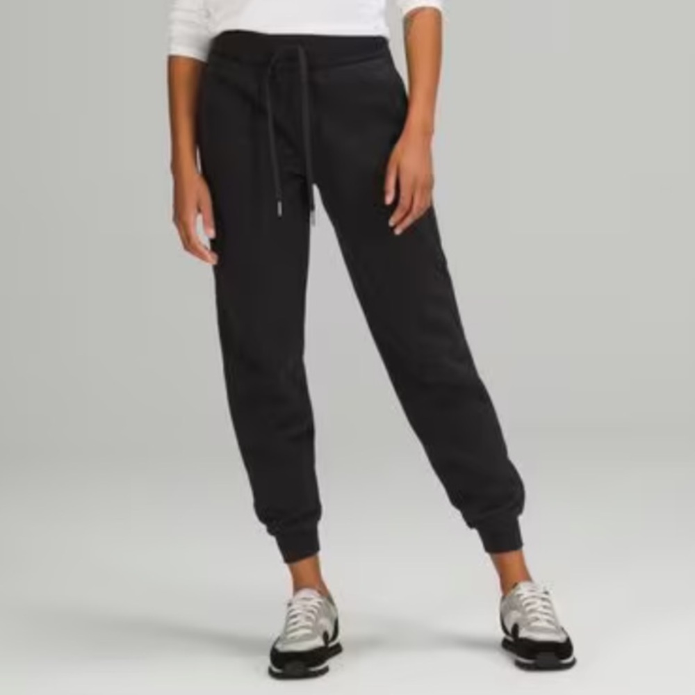 Lululemon Scuba High-Rise Jogger in Black